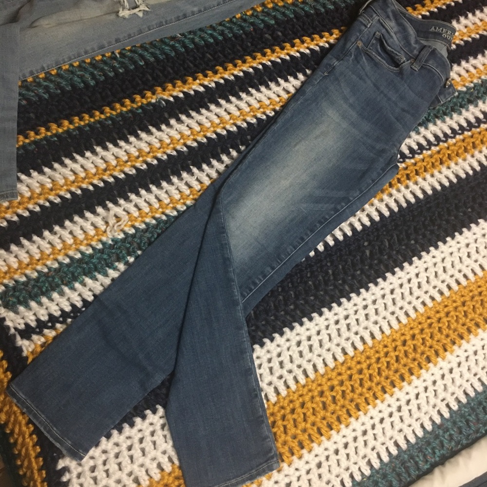 American Eagle skinny jean.